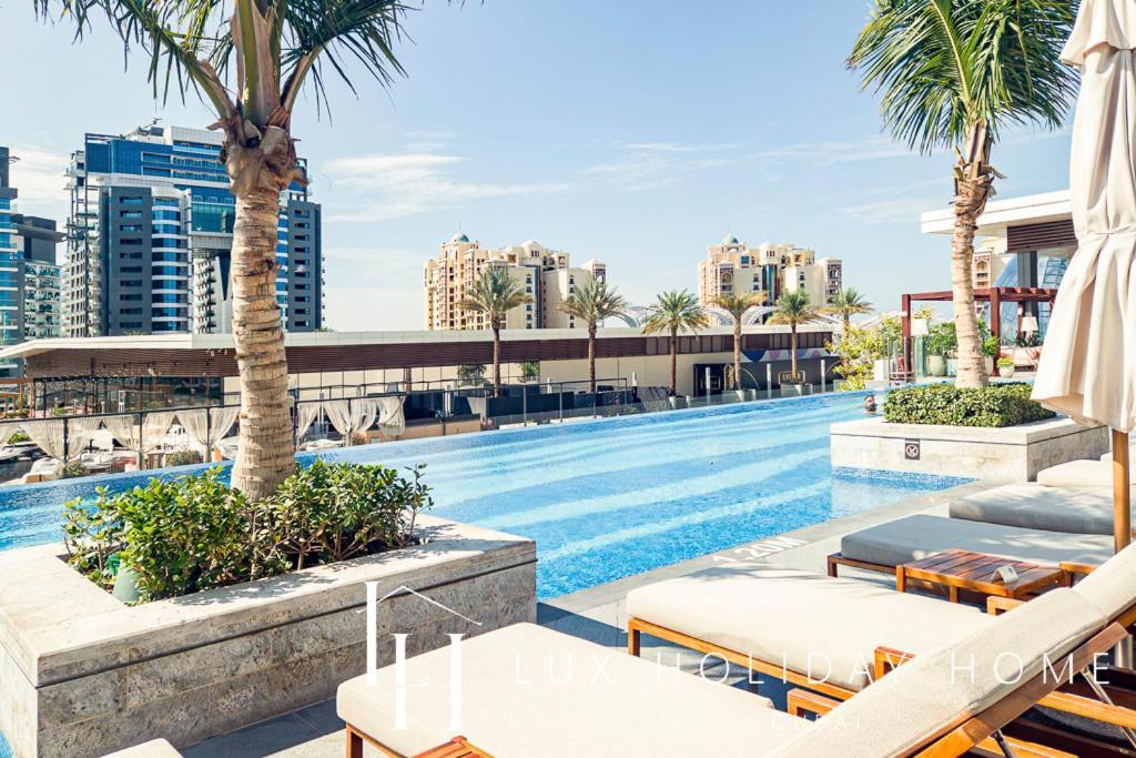 Lux Iconic Views At The Palm Tower Suite 2 Дубай Екстериор снимка