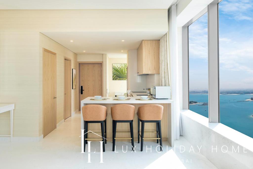 Lux Iconic Views At The Palm Tower Suite 2 Дубай Екстериор снимка